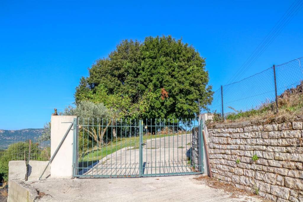 Breathtaking Lake View Cottage With A Fireplace Next To Ioannina City! Exterior foto